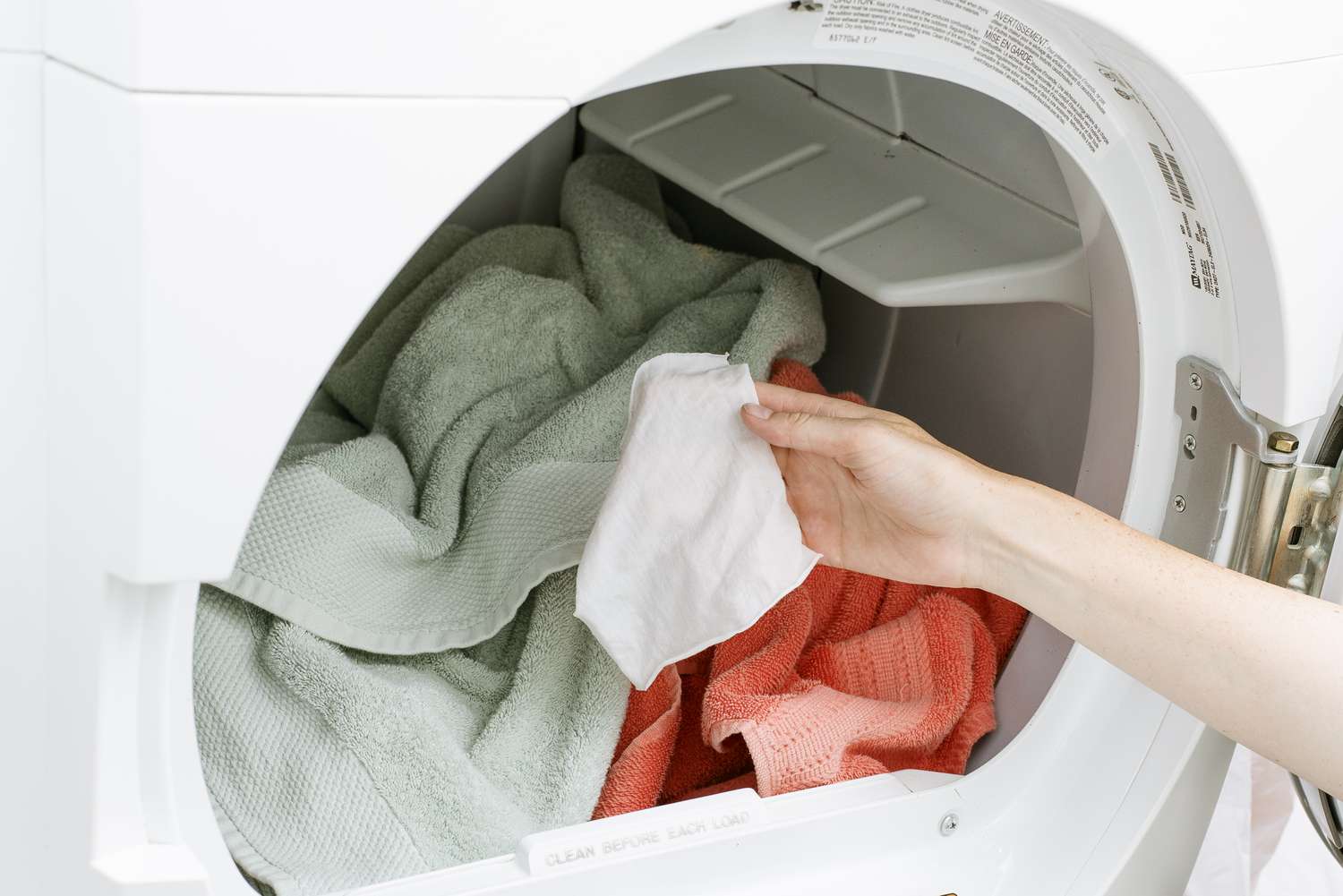 10 Best Dryer Sheet Substitutes for Soft, Fresh Laundry